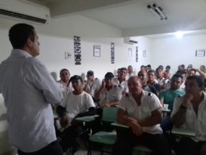 o gerente de trc3a1fego da unitrans adeilton nascimento durante uma capacitac3a7c3a3o no inc3adcio de 2016
