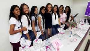 Herla do RH com algumas das jovens aprebndizes da Unitrans