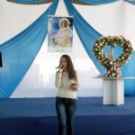 A cantora Jéssica Spinelli do Grupo de Jovens