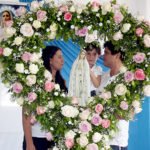 A diretora da Unitrans Lorena Dantas e seu esposo Emanuelacompanharam seu filho Davina coroação de Nossa Senhora