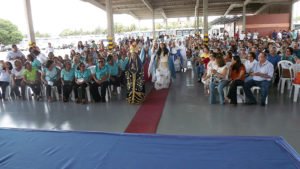Entrada das representações de Nossa Senhora
