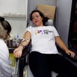 Integrante do Doe Sangue PB fazendo sua doação