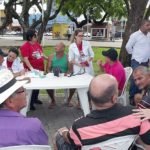 Voluntários da área de saúde fizeram aferição de pressão e testes de glicemia