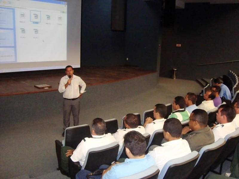 Adeilton durante muitos dos treinamentos que participou na Transnacional
