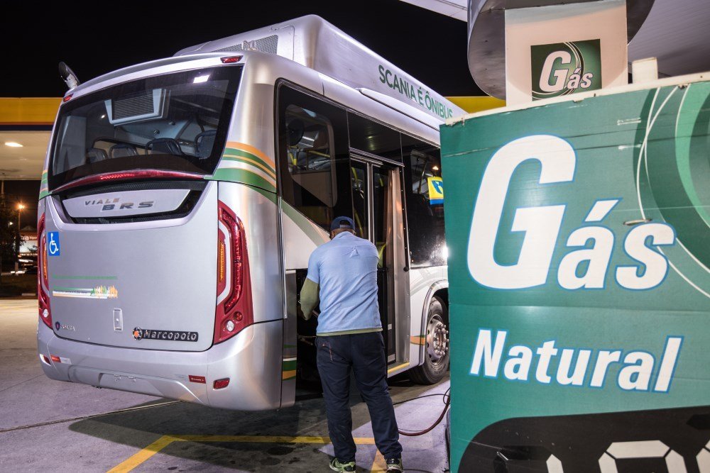 Antes dos caminhões, veio o ônibus: a história da Scania no transporte de passageiros brasileiro desde 1948 22 Onibus Scania GNV biometano alta 6