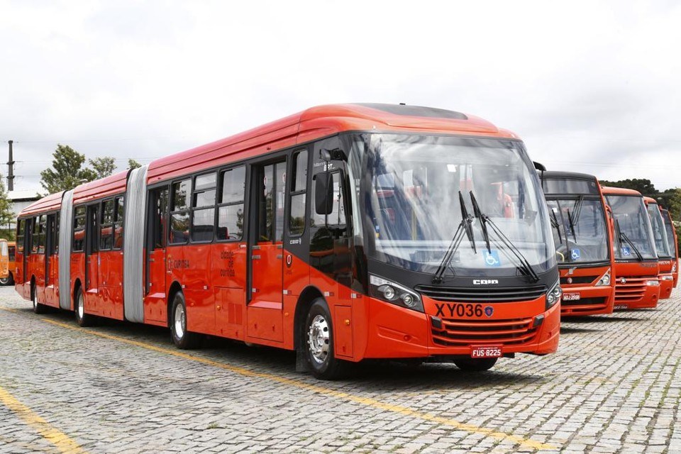 Comitiva que prepara a nova concessão do transporte público de Curitiba (PR) elogia estrutura de mobilidade da cidade