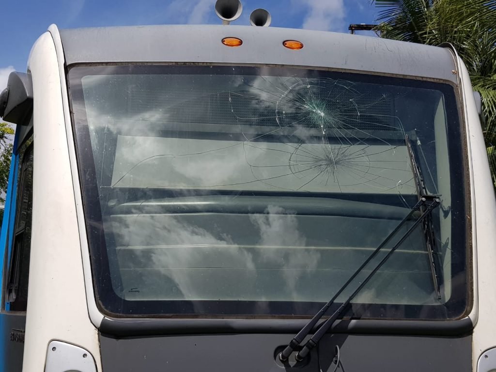 vidro quebrado frente