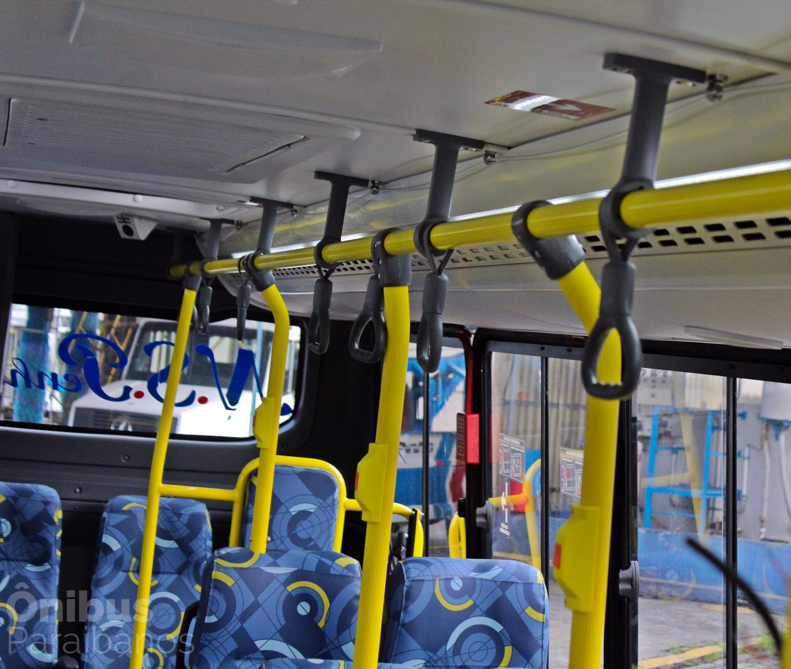 Caio apresenta atualização do micro-ônibus F2400 4 IMG 3253 1 scaled