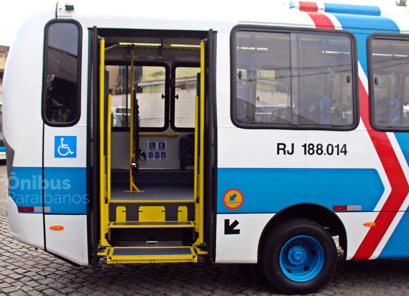 Caio apresenta atualização do micro-ônibus F2400 2 IMG 3264 1 scaled