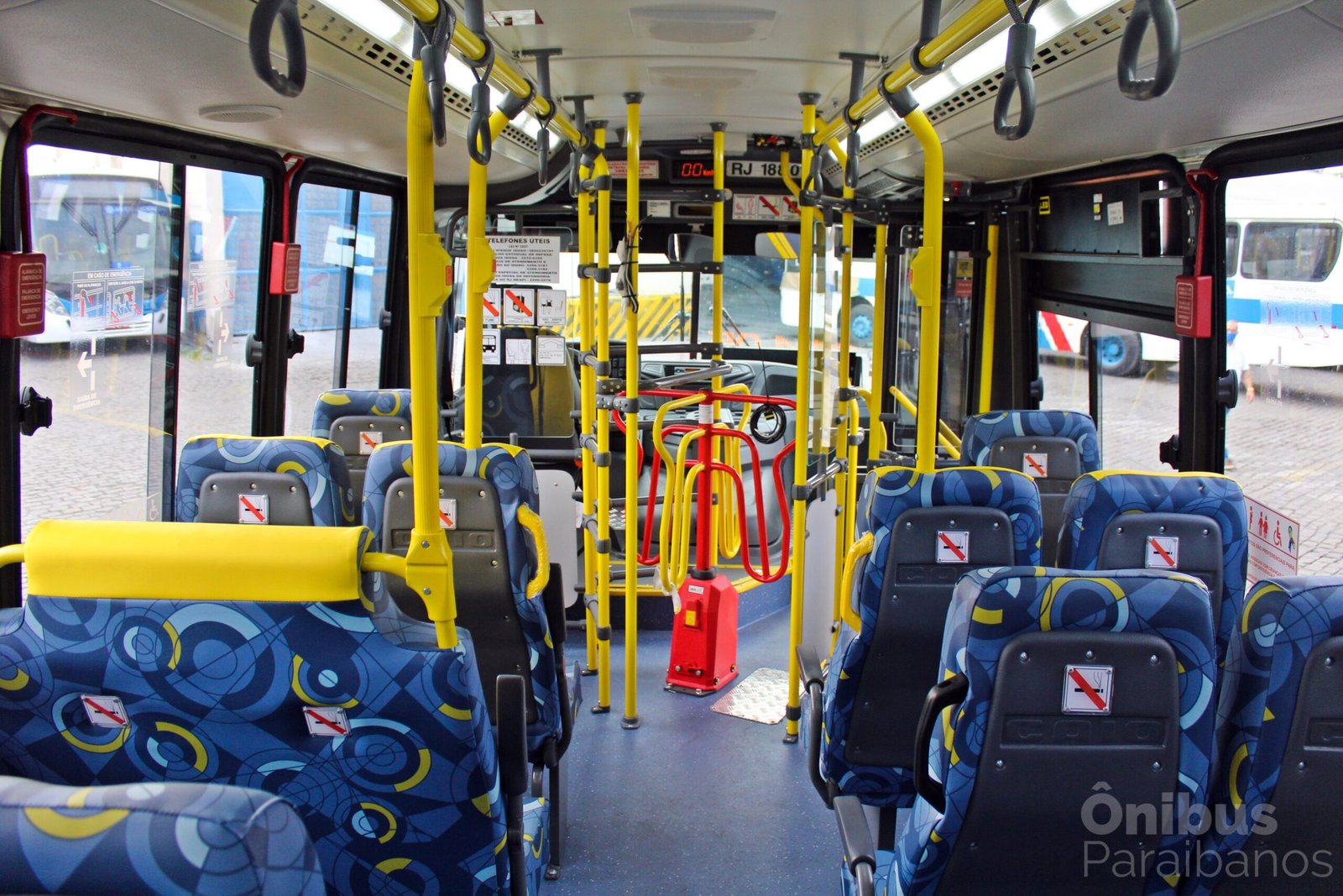 Caio apresenta atualização do micro-ônibus F2400 6 IMG 3265 scaled