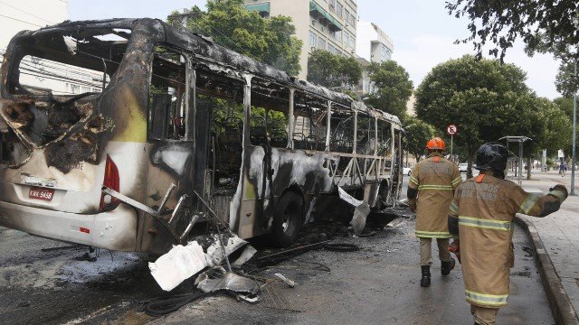 onibus pega fogo maracana
