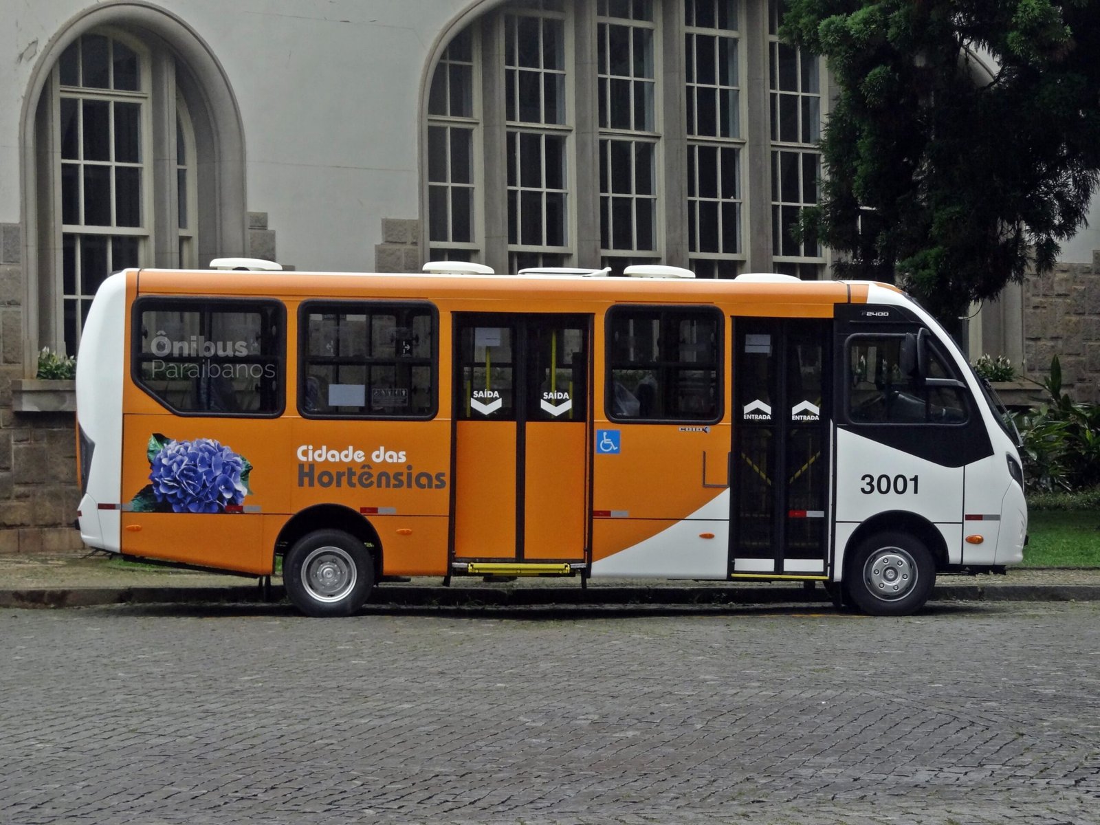Cidade das Hortênsias renova a frota com micro-ônibus da Caio 7 DSC09749 scaled