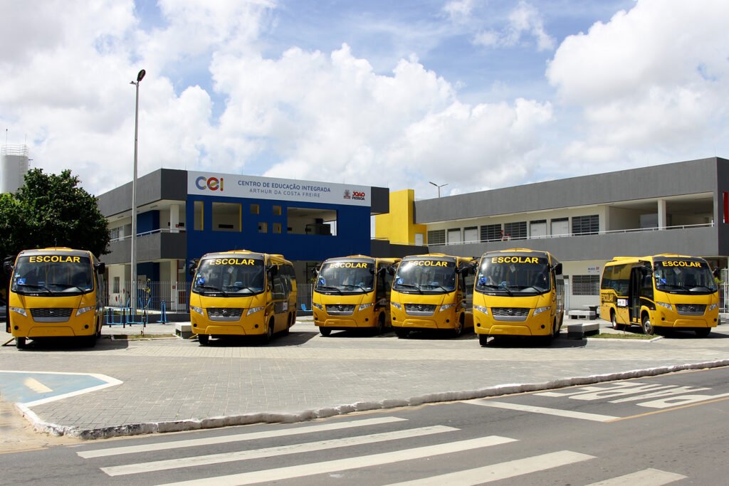PMJP entrega 6 Volare Access para transporte de alunos do CEI de Mangabeira 8 Lima Junior Bus Escolar CEI 6