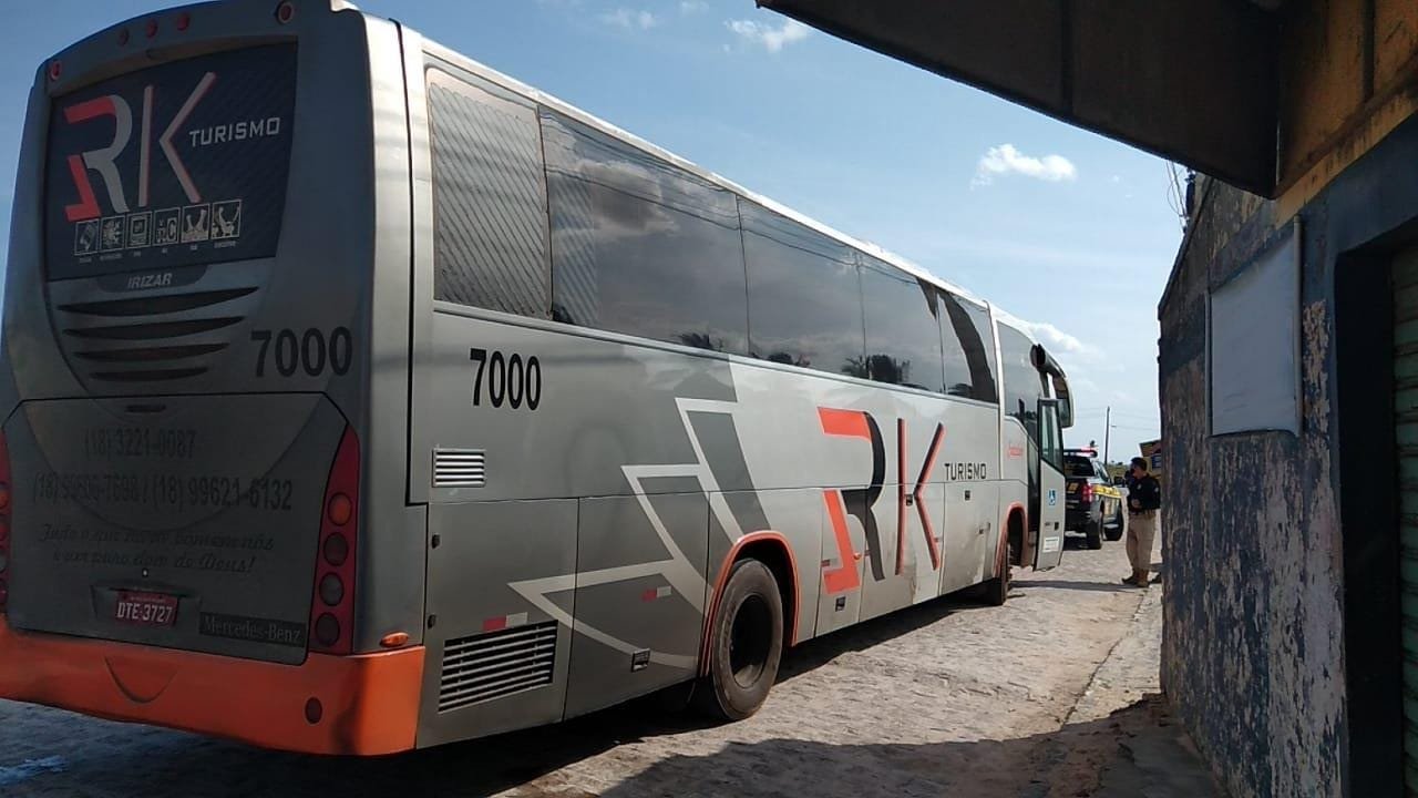 ANTT e PRF apreendem 02 ônibus realizando transporte clandestino em São Sebastião/AL 4 WhatsApp Image 2021 01 09 at 07.51.36