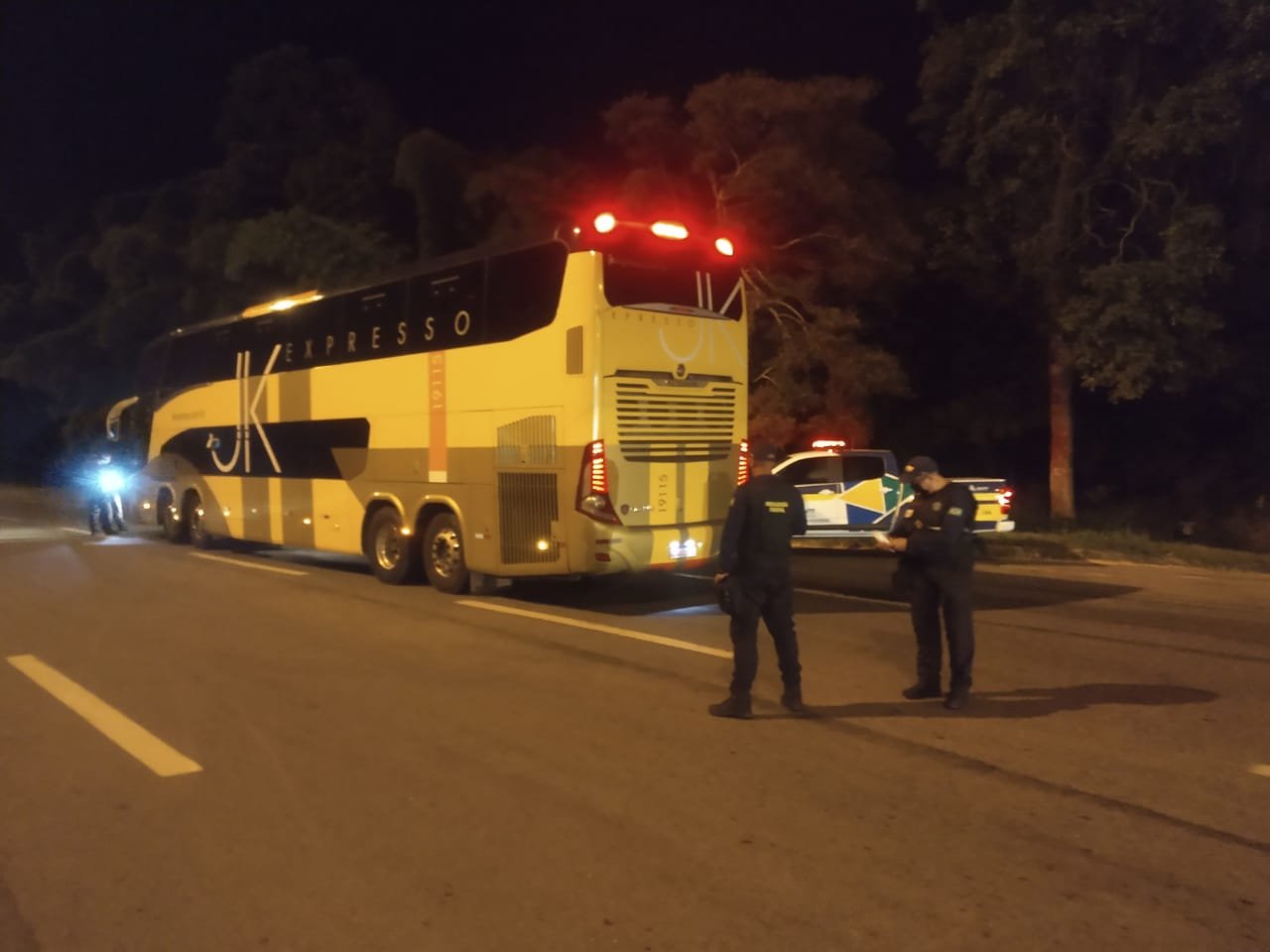 ANTT apreende 3 ônibus a serviço da Buser em Areal/RJ, na BR 040 2 WhatsApp Image 2021 01 31 at 12.03.57