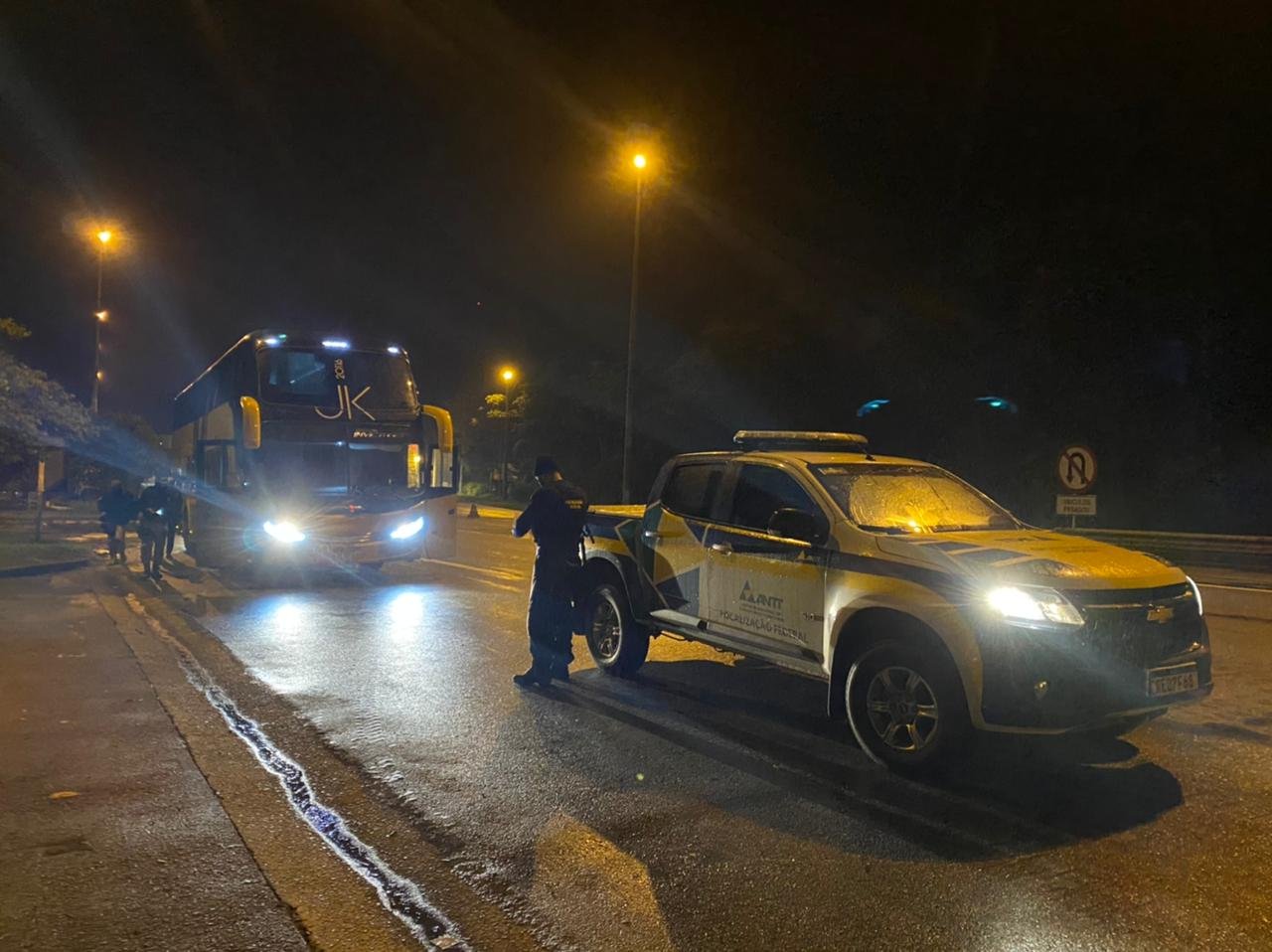 ANTT apreende 11 veículos fazendo transporte clandestino em operação de fiscalização na BR 040 (RJ) 3 WhatsApp Image 2021 05 03 at 12.22.46