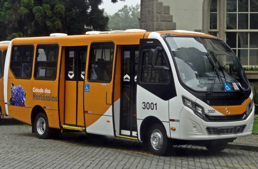 Sobe para 25 o número de linhas de ônibus que estão comprometidas em Petrópolis (RJ) devido as chuvas do fim de semana