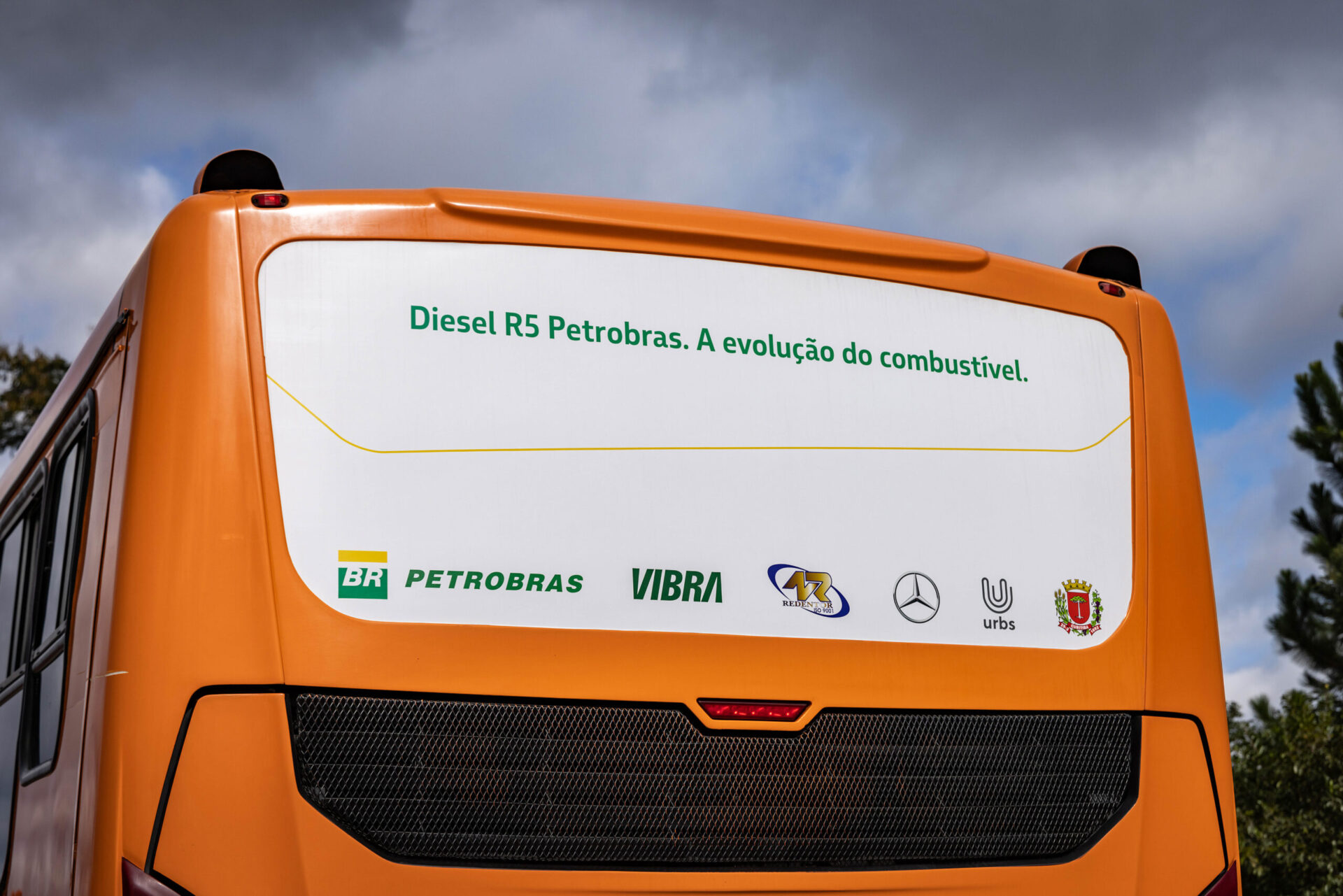Ônibus Mercedes-Benz são utilizados em testes com Diesel Renovável R5 da Petrobrás