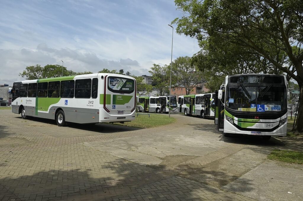 Entrega de onibus soberana Foto FabioNT 19