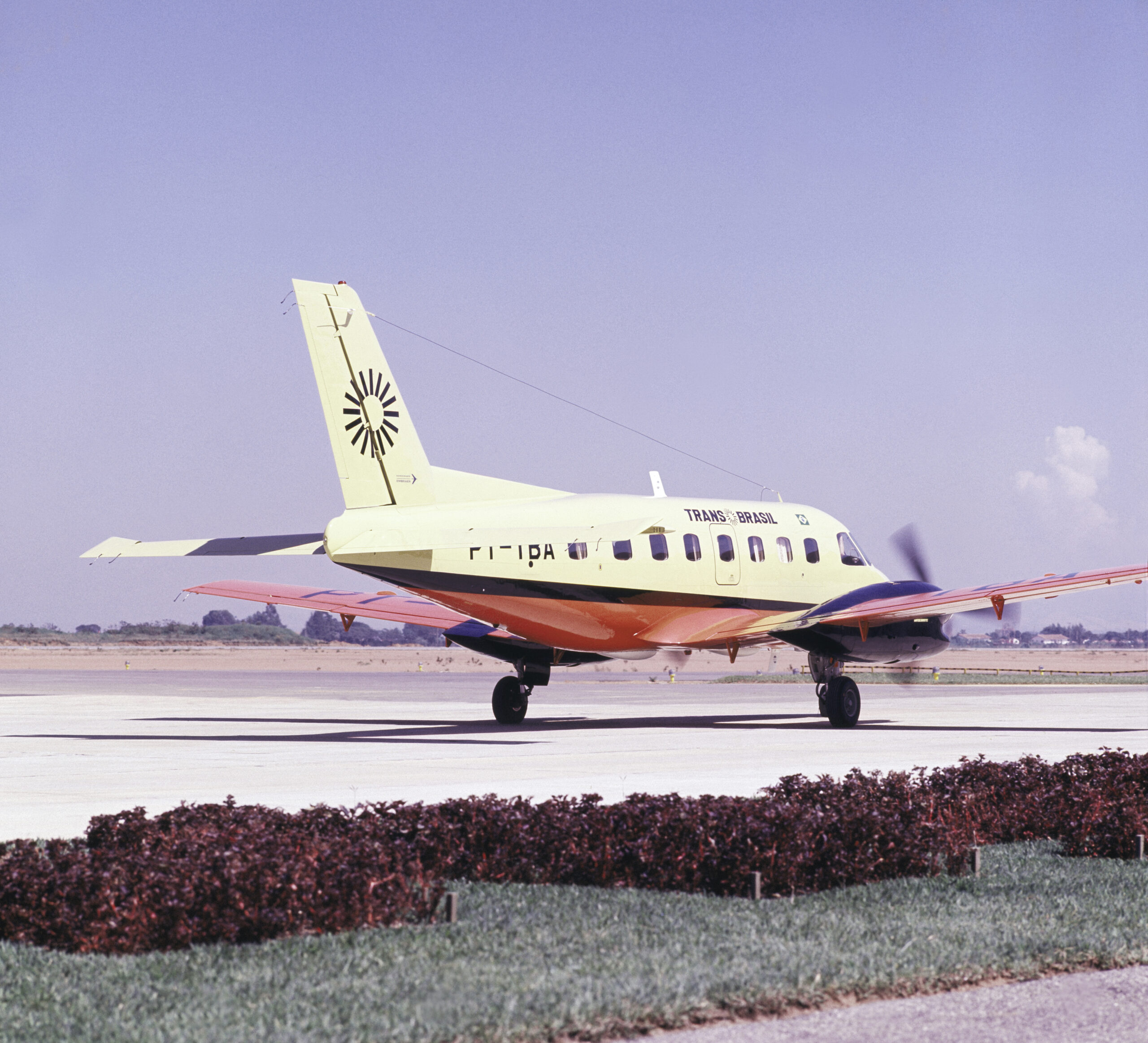 11abr1973 Primera entrega del Bandeirante para aviacion comercial TransBrasil scaled