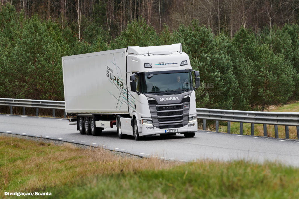 Scania Banco atinge R$ 1,3 bilhão em propostas no MoveBR 2 e impulsiona renovação de frotas no Brasil 3 SCANIA 1