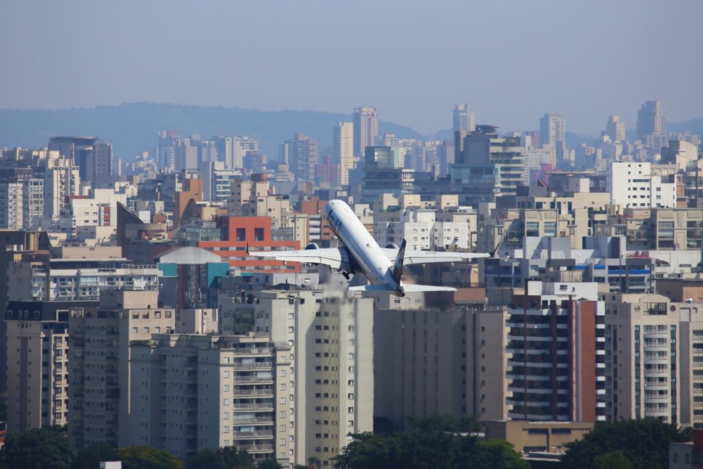 AZUL EMBRAER 195 E1 CGH4