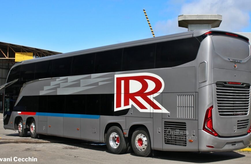 Primeiro ônibus Double Decker da Rápido Ribeirão Preto é fotografado na fábrica da Marcopolo