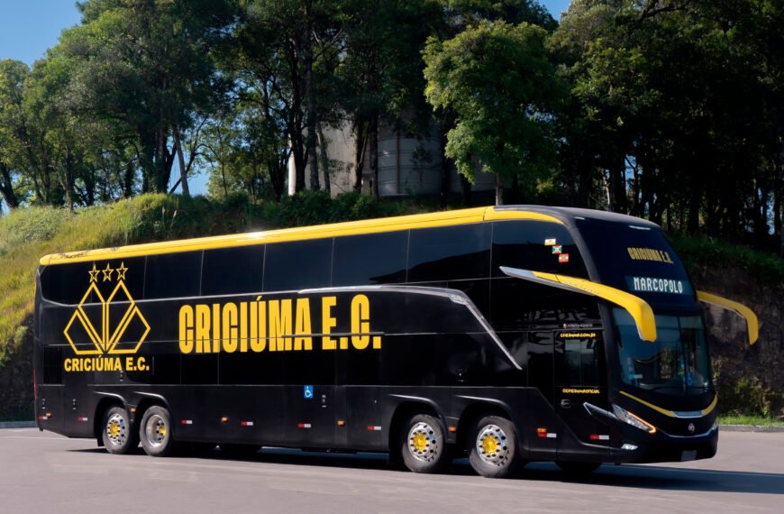 Criciúma Esporte Clube recebe novo ônibus personalizado para transportar jogadores