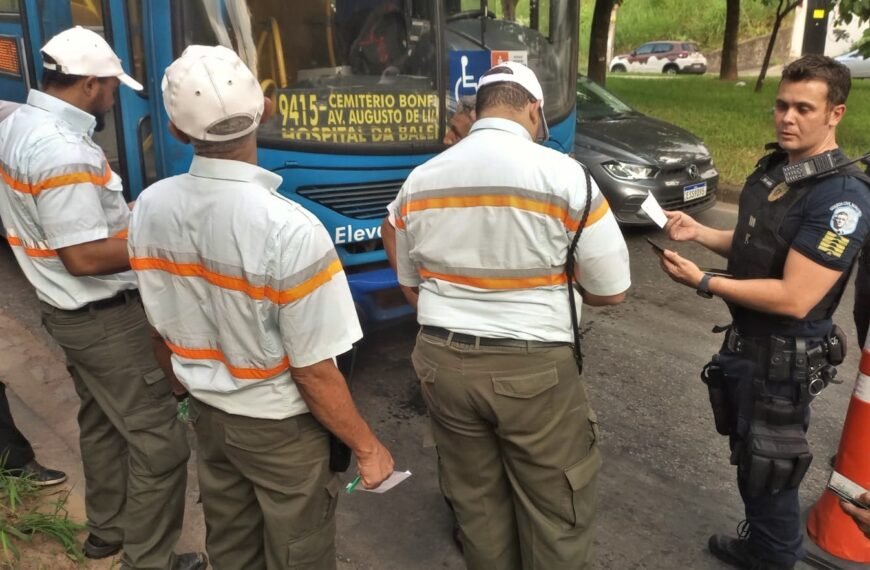 Três ônibus são recolhidos durante a operação Tolerância Zero na região de Nordeste de Belo Horizonte (MG)