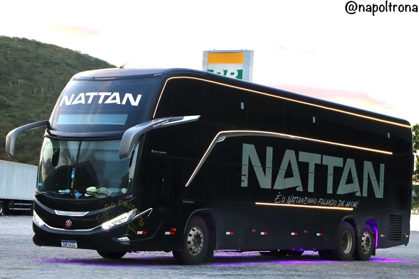 Cantor cearense Nattan adquire ônibus zero km para turnê pelo Brasil