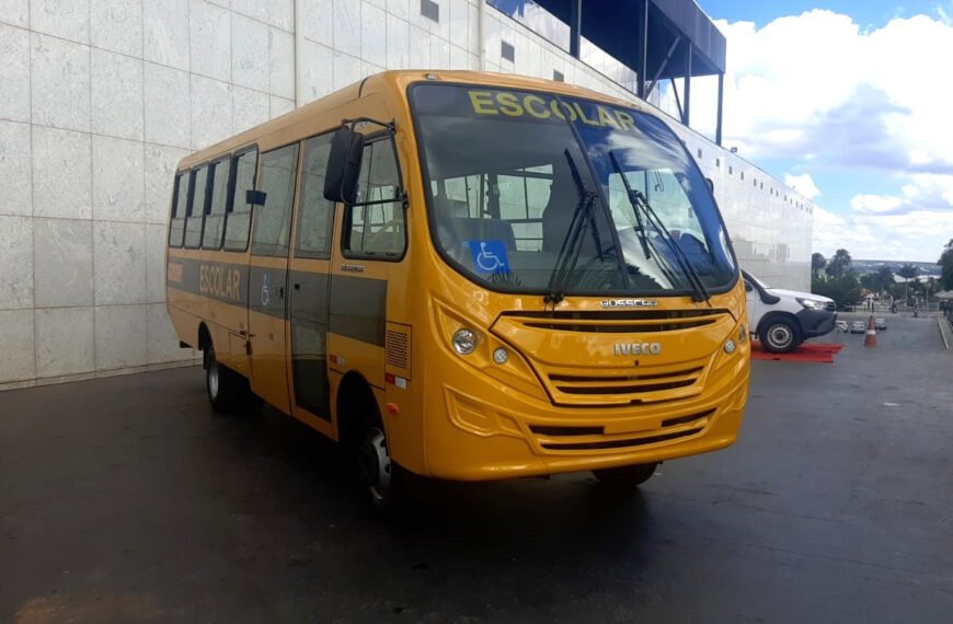 Iveco Bus apresenta inovações com micro-ônibus Busscar na marcha a Brasília em defesa dos municípios