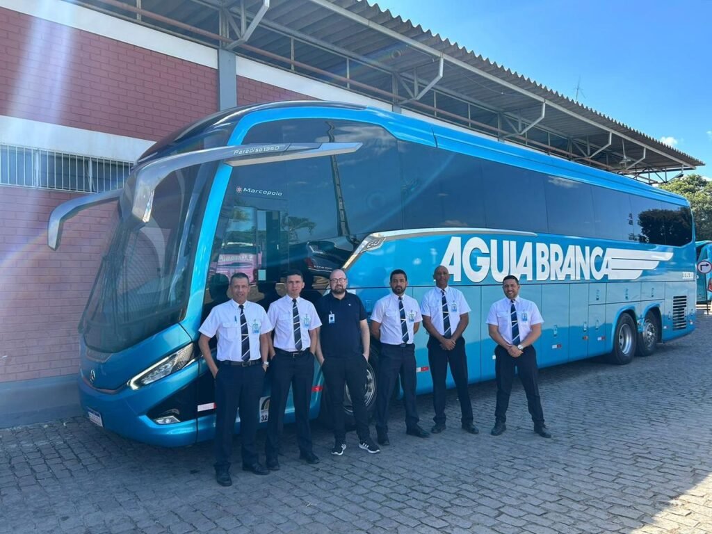 Águia Branca no treinamento da Mercedes-Benz e Marcopolo.