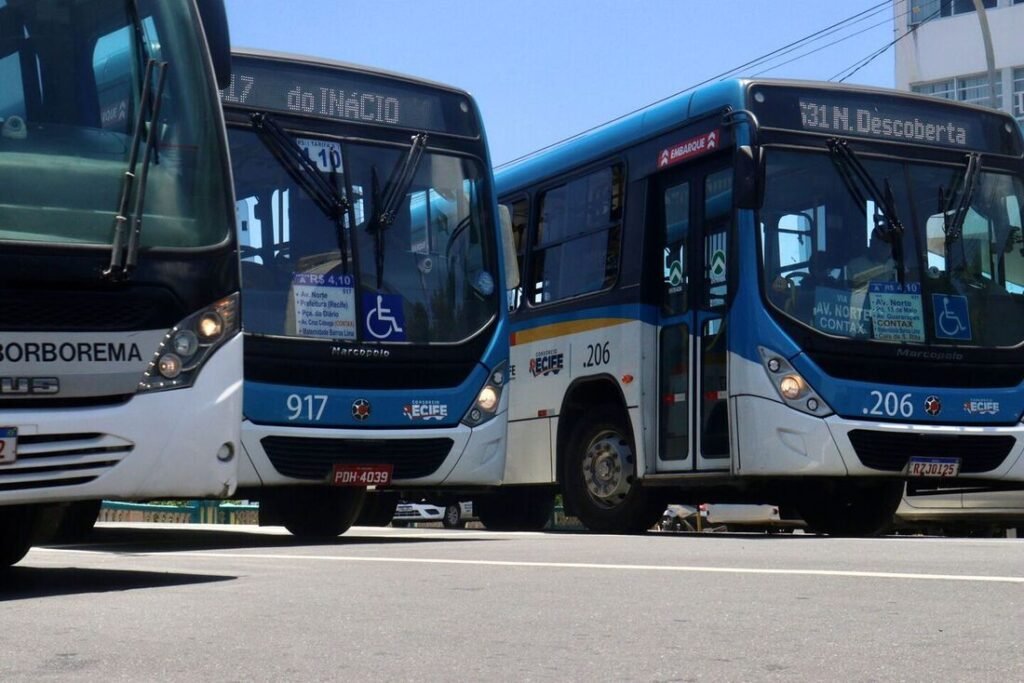 Ônibus da Grande Recife, Região Metropolitana da capital pernambucana.