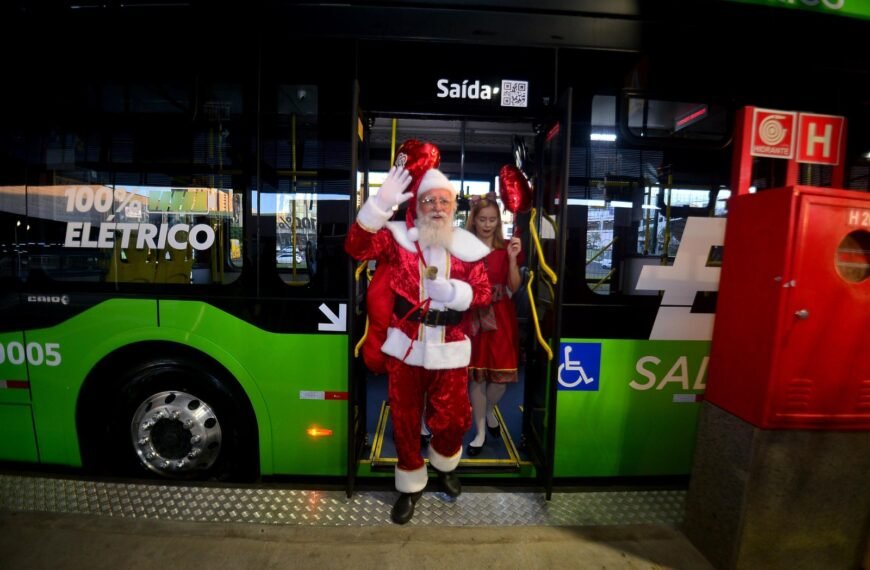 Papai Noel chega ao Shopping Piedade em ação especial com o BRT Salvador