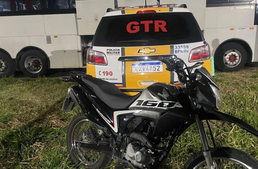 Homem é preso transportando moto roubada no bagageiro de ônibus clandestino em Montes Claros (MG)