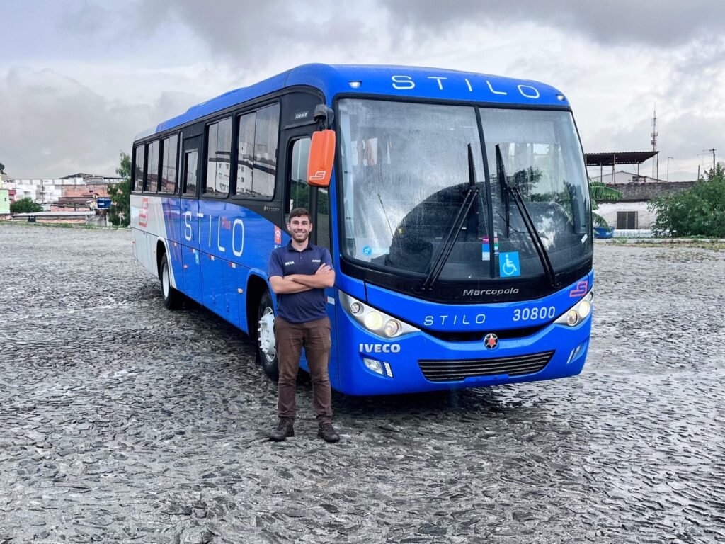 FOTOS: Iveco Deva entrega o primeiro chassi Iveco para a Stilo Transportes 4 Imagem do WhatsApp de 2025 03 24 as 17.02.06 1c83c423 scaled e1743170514453