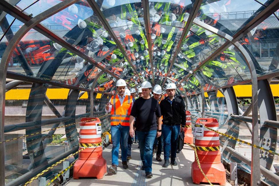 Governador de São Paulo visita obras da Linha 17-Ouro e testa trem do SkyRail da BYD em trecho elevado 1 São Paulo