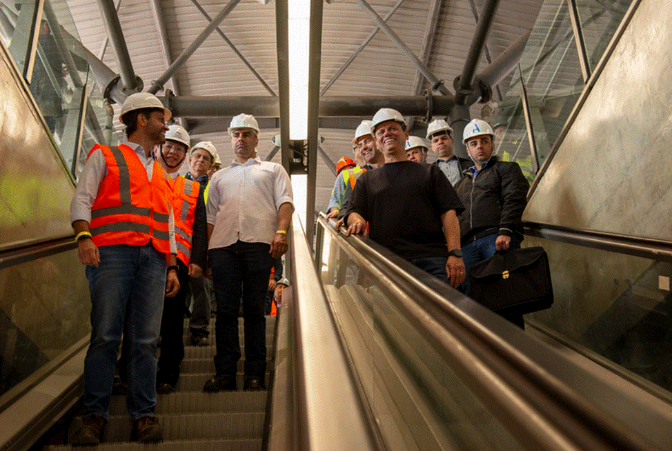 Governador de São Paulo visita obras da Linha 17-Ouro e testa trem do SkyRail da BYD em trecho elevado 9 São Paulo