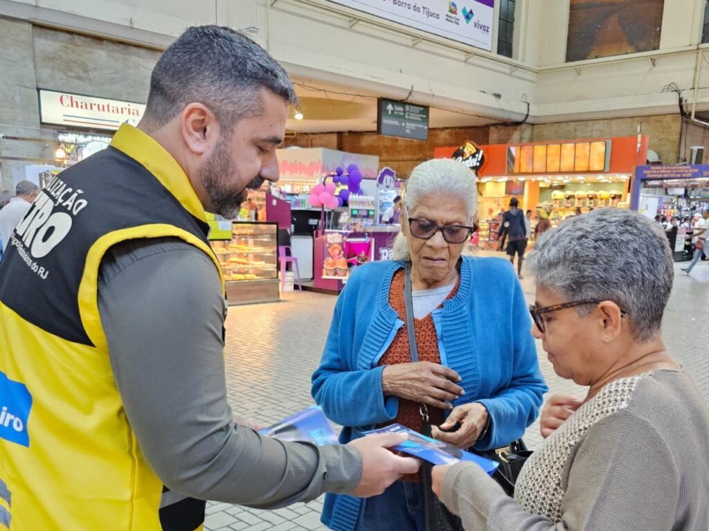 Detro-RJ celebra um ano da campanha “Não Finja que não me viu” com ação especial na Central do Brasil 2 Detro-RJ