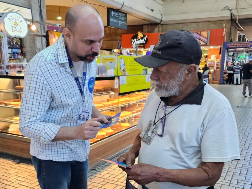 Detro-RJ celebra um ano da campanha “Não Finja que não me viu” com ação especial na Central do Brasil 1 Detro-RJ