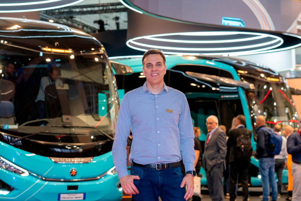 Marcopolo encerra participação na Busworld Europa 2025 com destaque internacional e anúncio de expansão no mercado europeu 3 Marcopolo