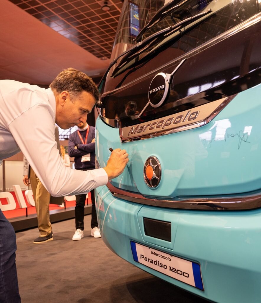 Marcopolo e Volvo Buses firmam parceria para comercialização de ônibus completos na França e Itália 2 img 6664