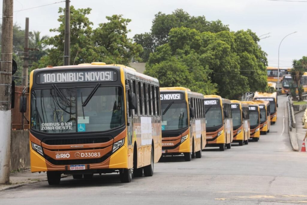Prefeitura do Rio apresenta 100 novos ônibus do Sistema RIO para reforçar operação na Zona Oeste 1 obinus paes