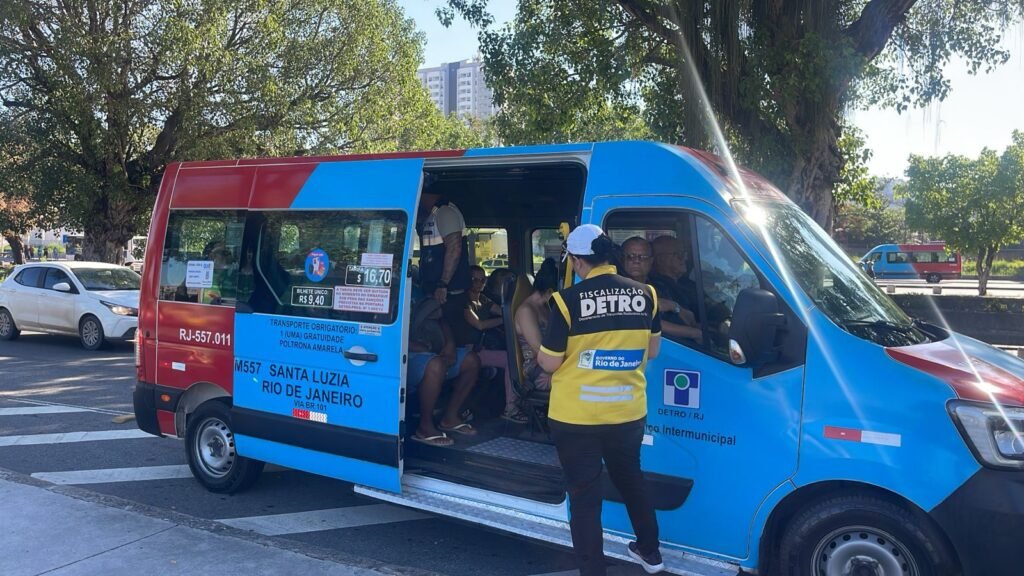 Detro/RJ fiscaliza mais de 100 ônibus intermunicipais e aplica multas por ar-condicionado inoperante 1 Detro/RJ