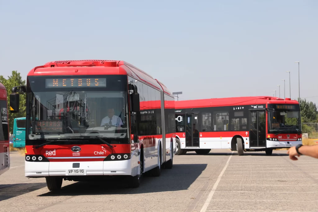 BYD Chile e Metbus concluem renovação de 950 ônibus elétricos e consolidam Santiago como referência global em transporte zero emissão 1 BYD