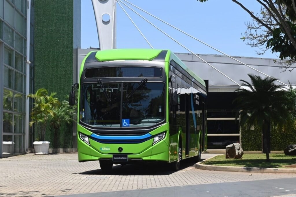 Mercedes-Benz eO500U