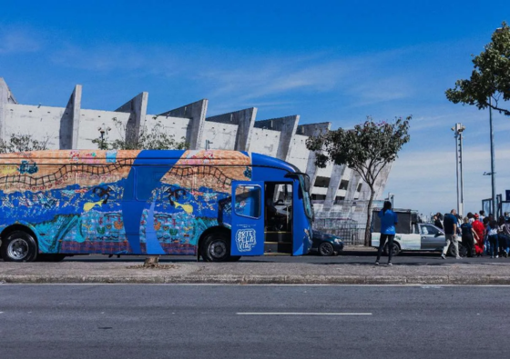 Projeto Arte pela Via transforma ônibus em galeria itinerante na Grande BH 9 Arte pela Via