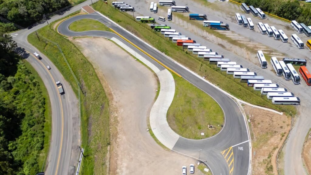 Marcopolo inaugura nova pista de testes em Caxias do Sul para ampliar controle de qualidade dos ônibus 1 16032026 Marcopolo Nova pista de testes 2