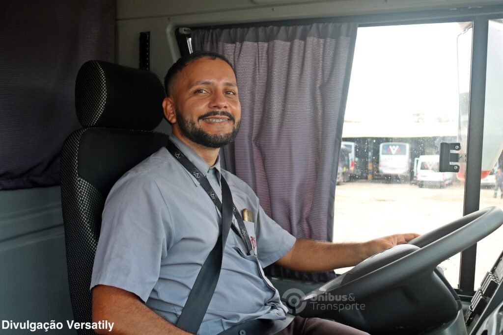 Versatily Transportes renova frota com 10 novos ônibus Comil Versatile e amplia operações no Nordeste 18 IMG 9095