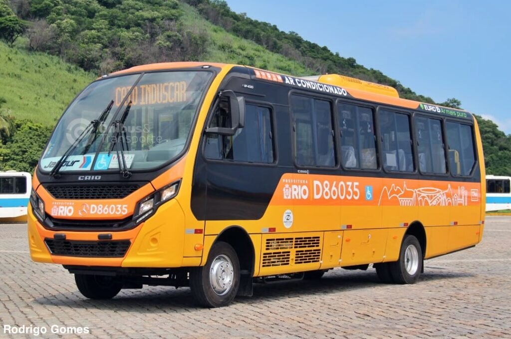 Jabour renova frota com 10 micro-ônibus Caio F2400 e estreia nova pintura padronizada do Rio 1 Jabour